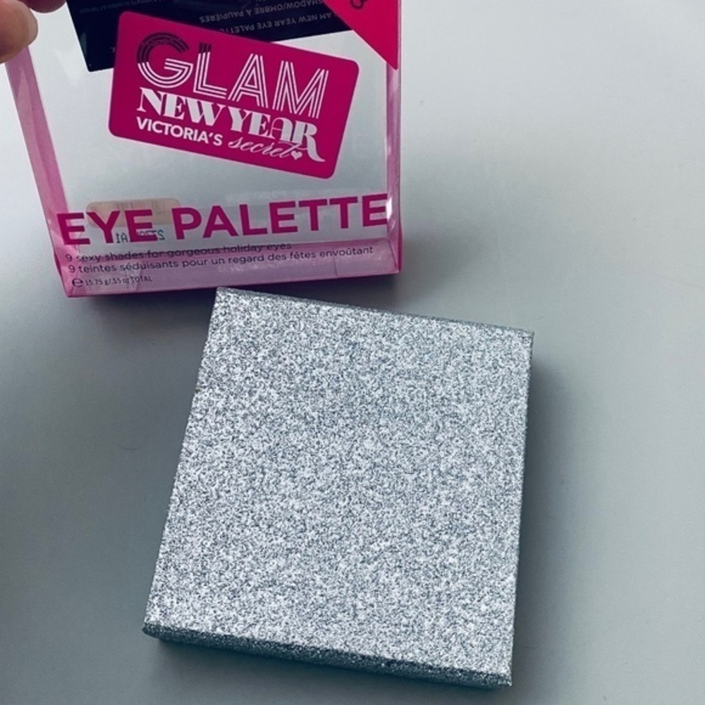 🆕 Victoria’s Secret Silver Eyeshadow Palette Glam Makeup Box Case